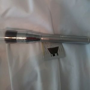 IT Cosmetics Airbrush Buffing Foundation Brush